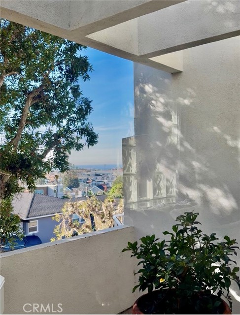 Detail Gallery Image 4 of 44 For 621 6th, Manhattan Beach,  CA 90266 - 3 Beds | 3/1 Baths