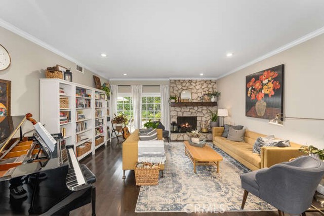 3650 Claremore Avenue, Long Beach CA: https://media.crmls.org/medias/14dee9fb-f641-4c2f-9c75-c5cd13f2b486.jpg