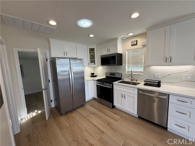 Detail Gallery Image 4 of 24 For 18095 Newland, Huntington Beach,  CA 92646 - 2 Beds | 1 Baths