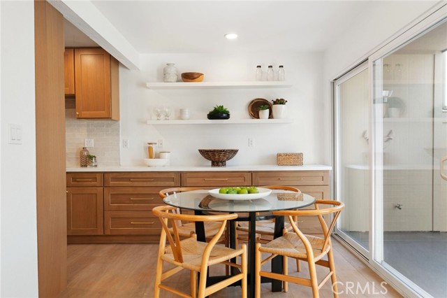 Detail Gallery Image 4 of 18 For 2510 Arizona Ave #7,  Santa Monica,  CA 90404 - 2 Beds | 2/1 Baths