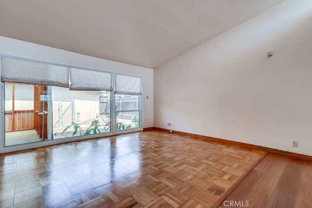https://media.crmls.org/medias/14e0a235-ed4d-45c3-92da-731c0d0976e8.jpg?preset=X-Large