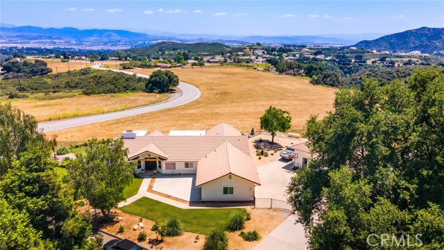 13288 Oak Crest Drive, Yucaipa CA: https://media.crmls.org/medias/14e0d32f-63ca-4e4b-8d4a-5227d0380697.jpg