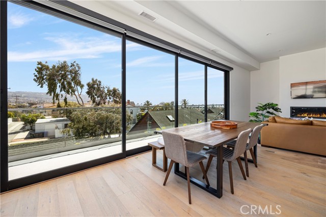 Detail Gallery Image 9 of 30 For 928 S Juanita Ave #C,  Redondo Beach,  CA 90277 - 4 Beds | 3/1 Baths