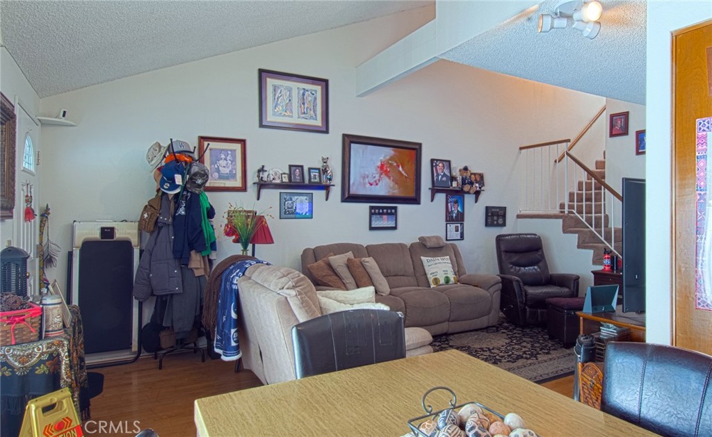 https://media.crmls.org/medias/14e18b64-1067-4490-835a-b708c18dc8f9.jpg?preset=X-Large