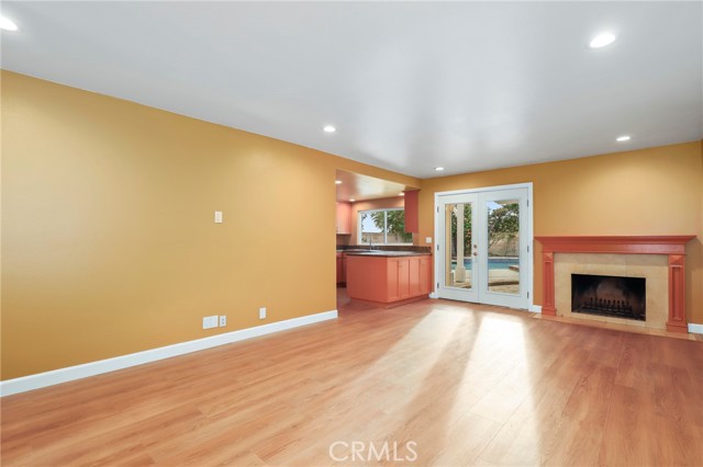 Detail Gallery Image 4 of 43 For 11001 Limerick Ave, Chatsworth,  CA 91311 - 4 Beds | 2/1 Baths