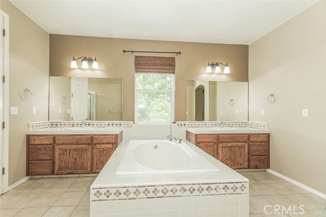 Detail Gallery Image 41 of 75 For 1377 Fenmore, Sanger,  CA 93657 - 4 Beds | 3 Baths