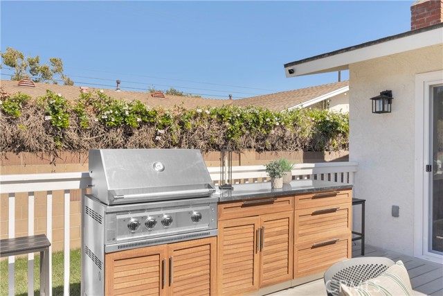 8381 E Blithedale Street, Long Beach CA: https://media.crmls.org/medias/14e311c8-ce36-4c7d-baed-3654b7c74b11.jpg