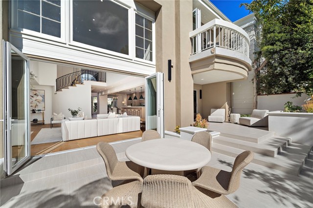 48 Belcourt Drive, Newport Beach CA: https://media.crmls.org/medias/14e34a26-85d3-4752-b0f6-89b4ef09dd96.jpg