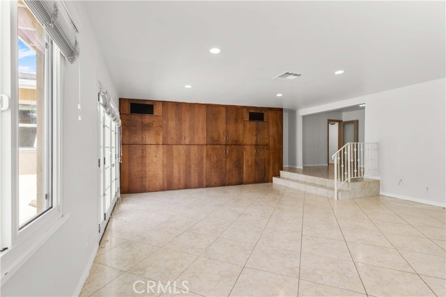 17533 Raymer Street, Sherwood Forest CA: https://media.crmls.org/medias/14e350b9-6f21-434c-9d77-4e00d0031717.jpg