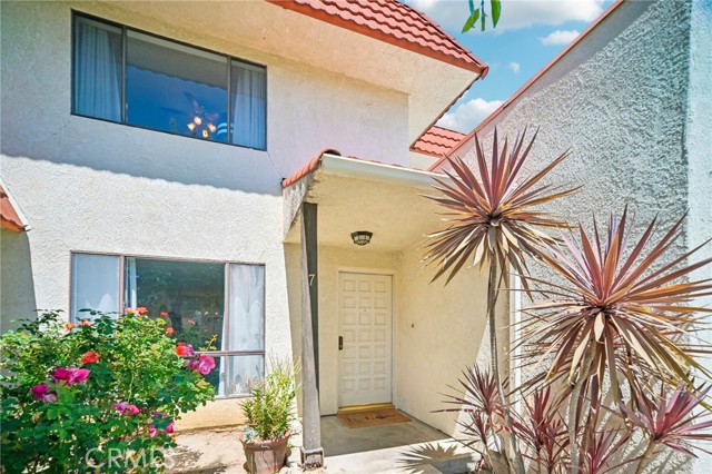 Detail Gallery Image 2 of 21 For 9950 Reseda Bld #7,  Northridge,  CA 91324 - 3 Beds | 2/1 Baths
