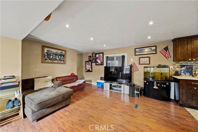 17333 Valley Boulevard, Fontana CA: https://media.crmls.org/medias/14e3b585-97c7-4ef6-895c-a18f9d6be8e9.jpg
