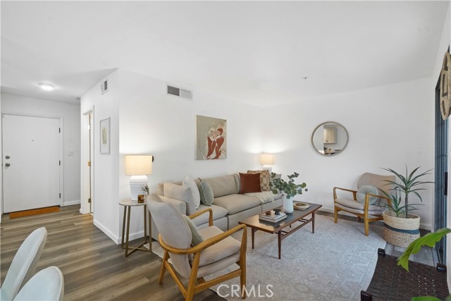 Detail Gallery Image 3 of 40 For 736 N Garfield Ave #107,  Pasadena,  CA 91104 - 3 Beds | 2/1 Baths