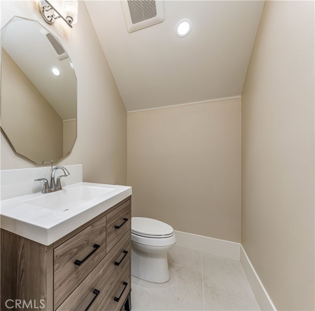 Detail Gallery Image 9 of 40 For 10168 Lightbreeze Cir, Huntington Beach,  CA 92646 - 5 Beds | 5/1 Baths