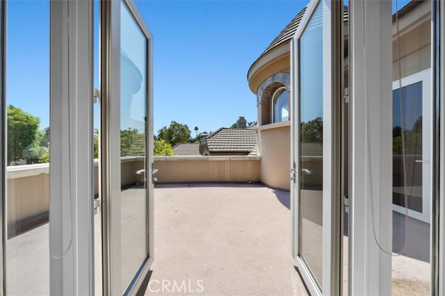 6945 E Hidden Oaks Lane, Orange CA: https://media.crmls.org/medias/14e73608-a1ec-42f3-9c5f-2d814cf17ca7.jpg