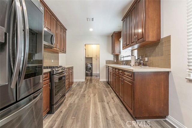 15409 Wyandotte Street, Van Nuys CA: https://media.crmls.org/medias/14e749d9-6099-439e-9fbe-050961780555.jpg