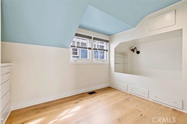 Detail Gallery Image 40 of 59 For 89 Rivo Alto Canal, Long Beach,  CA 90803 - 5 Beds | 3/1 Baths