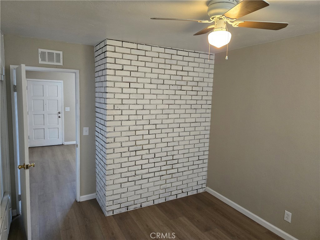 https://media.crmls.org/medias/14e821d9-0357-4b90-8d68-f49e13af2247.jpg?preset=X-Large