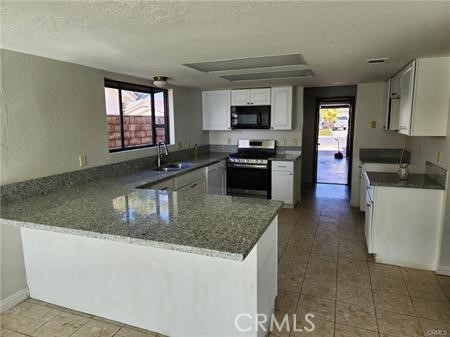 Detail Gallery Image 3 of 6 For 17905 Lakeview Dr, Victorville,  CA 92395 - 4 Beds | 2/1 Baths