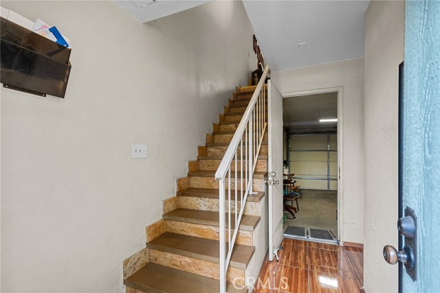 Detail Gallery Image 4 of 30 For 11014 Arminta St #13,  Sun Valley,  CA 91352 - 2 Beds | 2 Baths