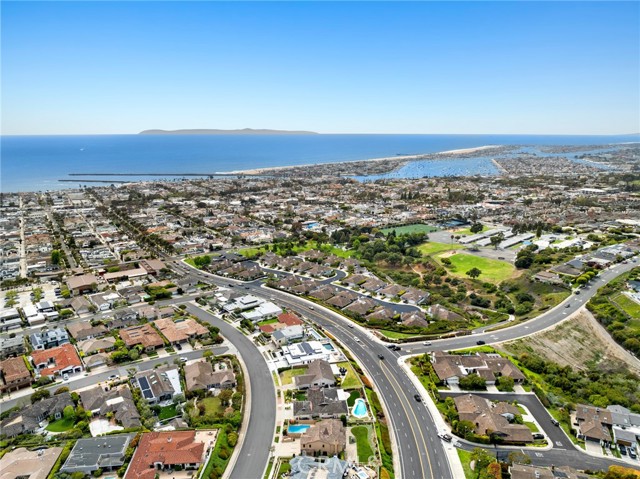 935 Tiller Way, Corona del Mar CA: https://media.crmls.org/medias/14ec36ef-a42a-441b-b570-437230314d58.jpg