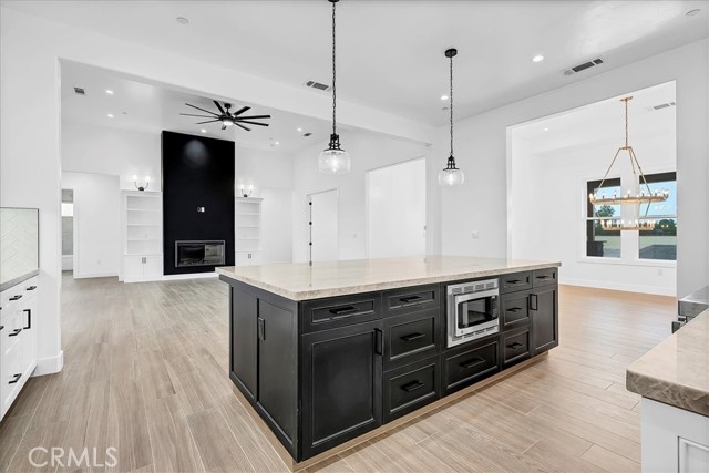 605 S Anderson Road, Exeter CA: https://media.crmls.org/medias/14ecb0e1-6f7f-4324-9657-e5af3cfff41f.jpg