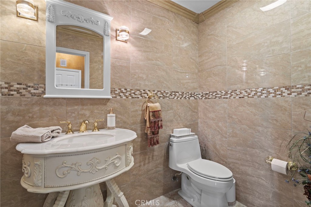 https://media.crmls.org/medias/14ed28a2-54de-4b74-ae33-a596e07ee120.jpg?preset=X-Large