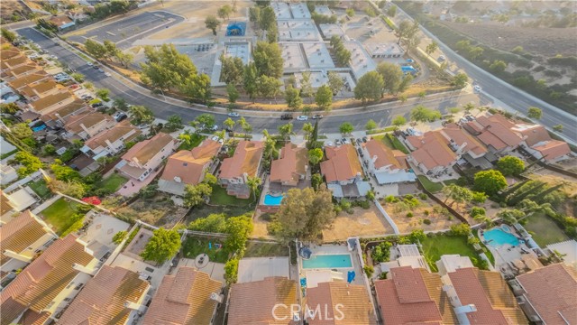 573 Hamilton Drive, Corona CA: https://media.crmls.org/medias/14ed5e1a-bce3-49e5-b038-6a0bbce2be25.jpg