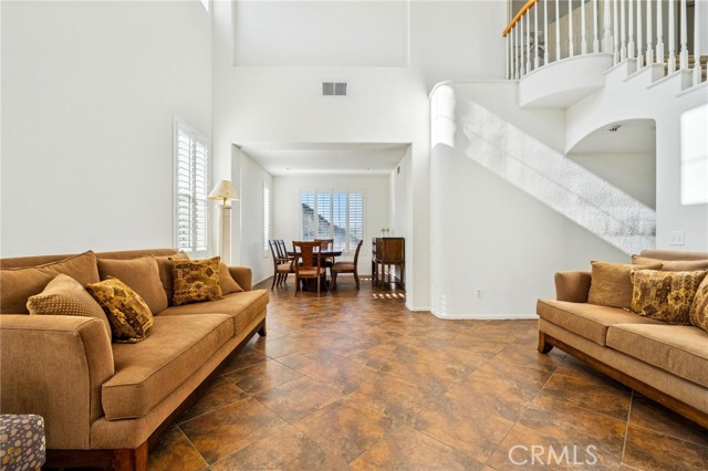 Detail Gallery Image 5 of 44 For 22939 Raintree, Saugus,  CA 91390 - 4 Beds | 3 Baths