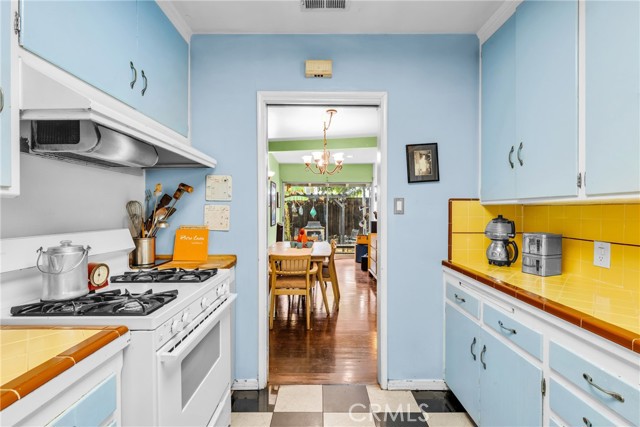 Detail Gallery Image 17 of 31 For 5425 Halbrent, Sherman Oaks,  CA 91411 - 3 Beds | 2 Baths