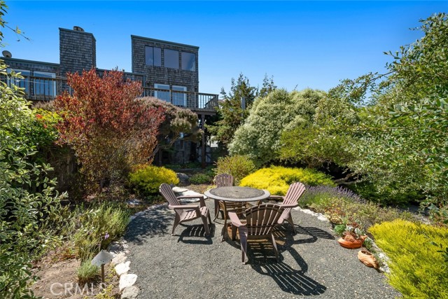 373 Bristol Street, Cambria CA: https://media.crmls.org/medias/14ee2ce6-9eda-40d5-b1e2-ab31a1180ecb.jpg
