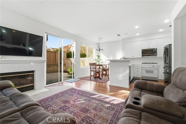 Detail Gallery Image 9 of 32 For 4933 Santo, Oak Park,  CA 91377 - 3 Beds | 2/1 Baths