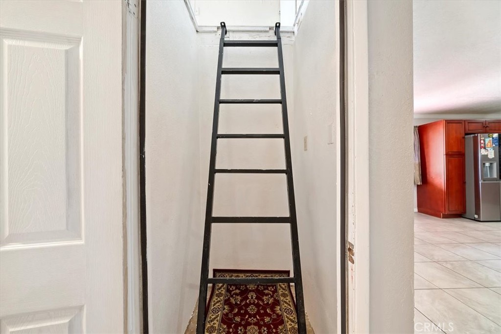 https://media.crmls.org/medias/14ef01e0-546d-4939-8411-b327bd50481c.jpg?preset=X-Large
