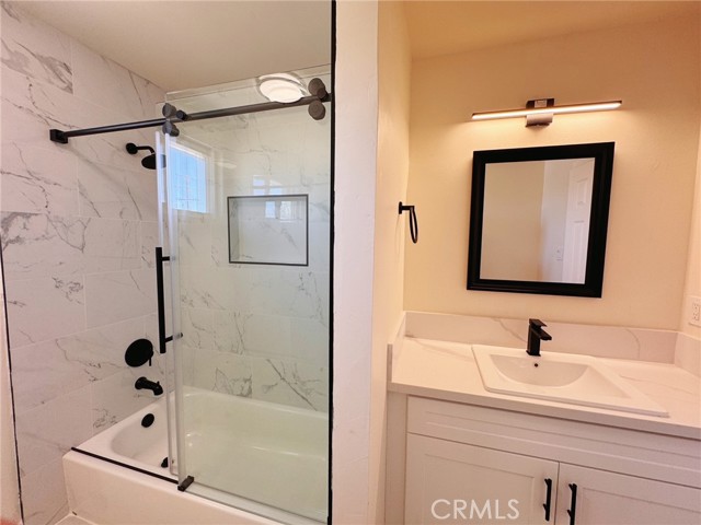 Detail Gallery Image 9 of 11 For 8633 Cimarron St, Los Angeles,  CA 90047 - 4 Beds | 3 Baths