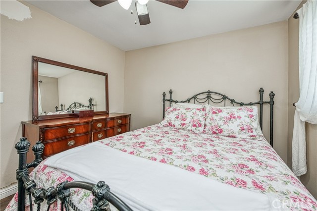 1430 W Bush Street, Lemoore CA: https://media.crmls.org/medias/14f06854-86a9-4f9c-8448-0503f813785a.jpg