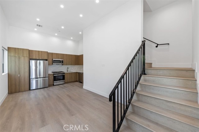 Detail Gallery Image 8 of 17 For 4810 Mascot St, Los Angeles,  CA 90019 - 4 Beds | 4/1 Baths