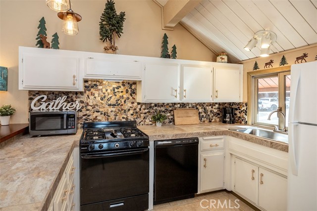 Detail Gallery Image 15 of 34 For 41935 Switzerland Dr #22,  Big Bear Lake,  CA 92315 - 3 Beds | 2 Baths