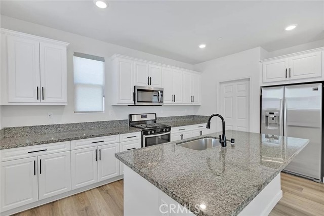 Detail Gallery Image 3 of 20 For 14700 Sherman, Van Nuys,  CA 91405 - 4 Beds | 3/1 Baths