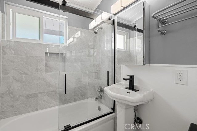 4040 Grand View Blvd, Los Angeles CA: https://media.crmls.org/medias/14f37d4c-b36e-47cc-9bc8-fc1c3550f1c1.jpg