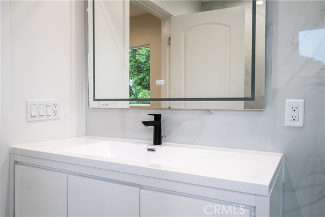 Detail Gallery Image 52 of 73 For 3362 Bellota, Los Angeles,  CA 90027 - 5 Beds | 5 Baths