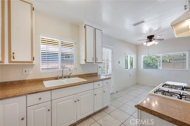 428 S Rosalinda Avenue, Azusa CA: https://media.crmls.org/medias/14f78a1e-93a1-4ba8-a755-17d723c3282d.jpg