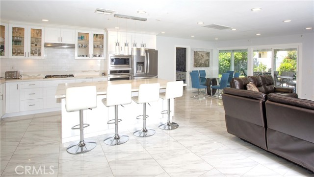 6051 Summerdale Drive, Huntington Beach CA: https://media.crmls.org/medias/14f7f887-2b0d-4c39-bdbb-3cad00bf06d8.jpg