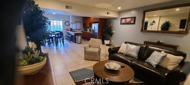Detail Gallery Image 16 of 21 For 1851 W Glenoaks Ave #C,  Anaheim,  CA 92801 - 3 Beds | 2 Baths
