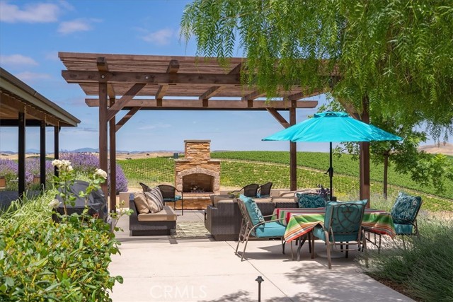 Detail Gallery Image 18 of 68 For 950 Indian Dune Rd, Paso Robles,  CA 93451 - 5 Beds | 4 Baths