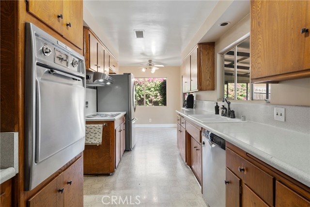 Detail Gallery Image 7 of 28 For 413 Greenfield Ct, Upland,  CA 91786 - 3 Beds | 2 Baths