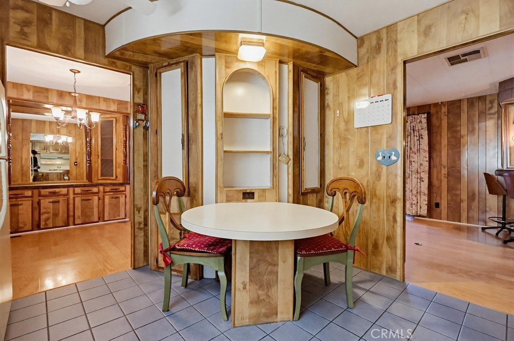 https://media.crmls.org/medias/14f8f1dc-68e5-4a65-bbbc-4a3609263f81.jpg?preset=X-Large
