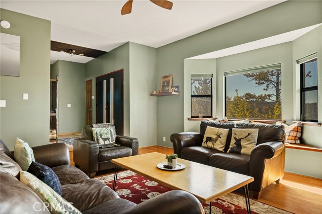 Detail Gallery Image 11 of 47 For 27808 Alpen, Lake Arrowhead,  CA 92352 - 4 Beds | 3/1 Baths