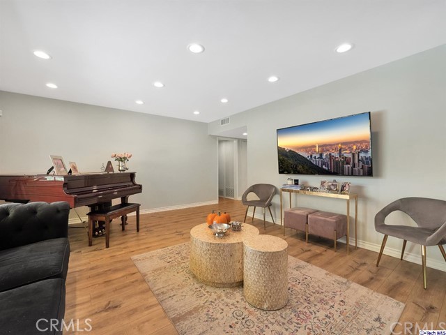 3825 Los Amigos Street, La Crescenta CA: https://media.crmls.org/medias/14f95bf3-9d8e-448e-97de-383399b840c8.jpg