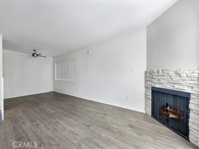 14218 Victory Boulevard, Van Nuys CA: https://media.crmls.org/medias/14f9a520-49f3-47c0-8992-f15ec0800592.jpg