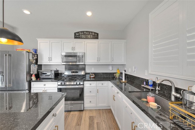 Detail Gallery Image 8 of 50 For 5017 River Ash Way, Fontana,  CA 92336 - 3 Beds | 2/1 Baths