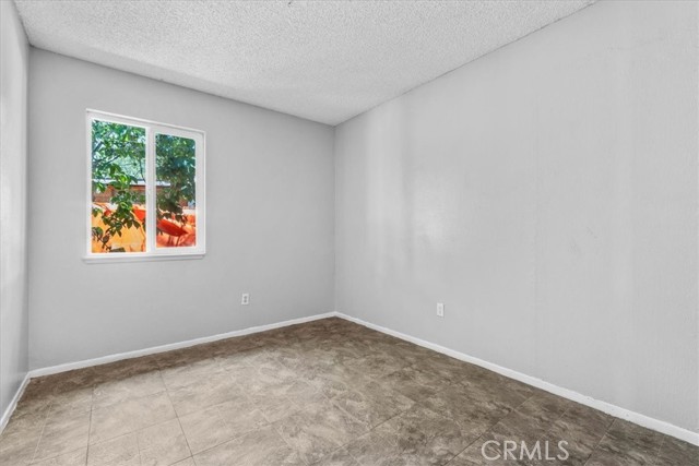 544 N Loretta Street, Rialto CA: https://media.crmls.org/medias/14fd05e0-dd54-4afe-8587-f137da4ce0bb.jpg
